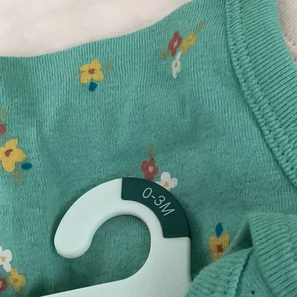 Carter's set of 4 baby girl's 0-3 months short-sleeve onesies - Picture 5 of 5